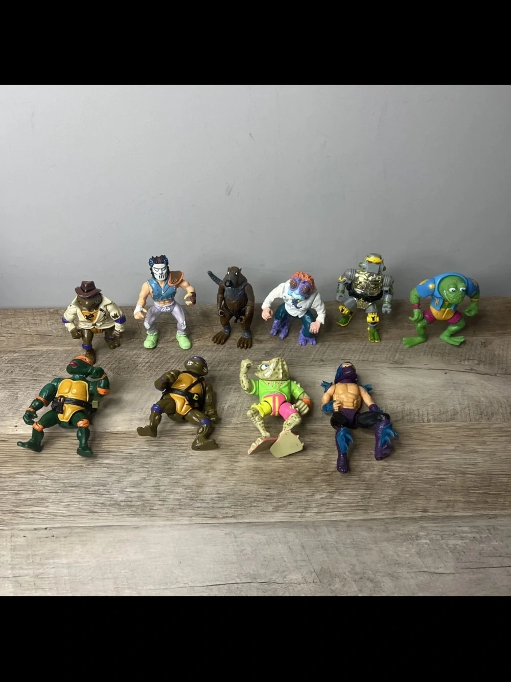 Assorted Teenage Mutant Ninja Turtles & Friends Action Figure Lot - Mixed Colors